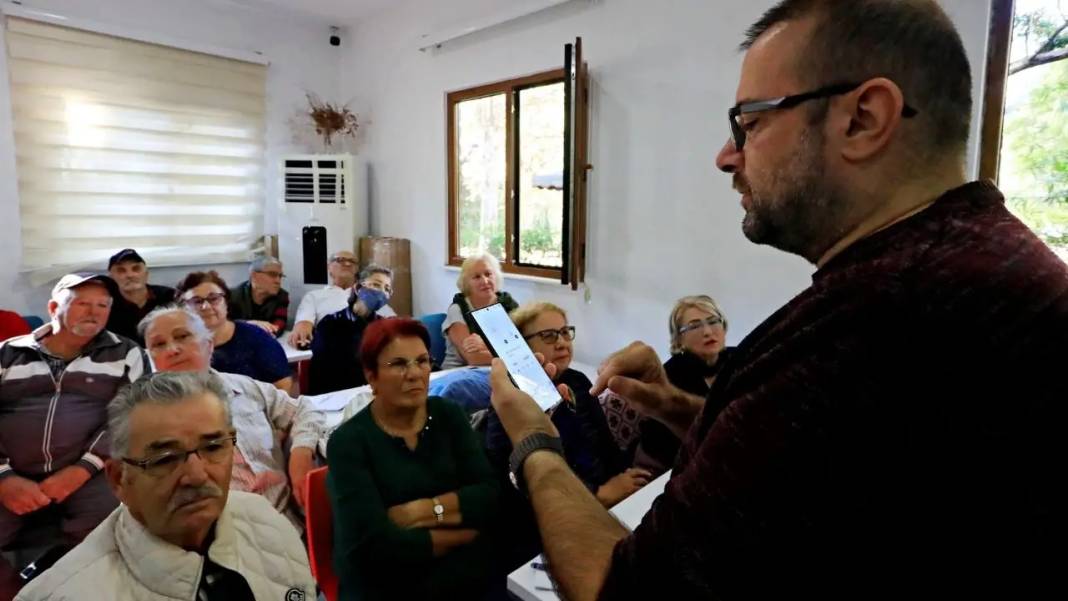 Antalya’da 60 Yaş Üzeri Kursiyerler Akıllı Telefon Eğitimiyle Mesafeleri Aştı! 1